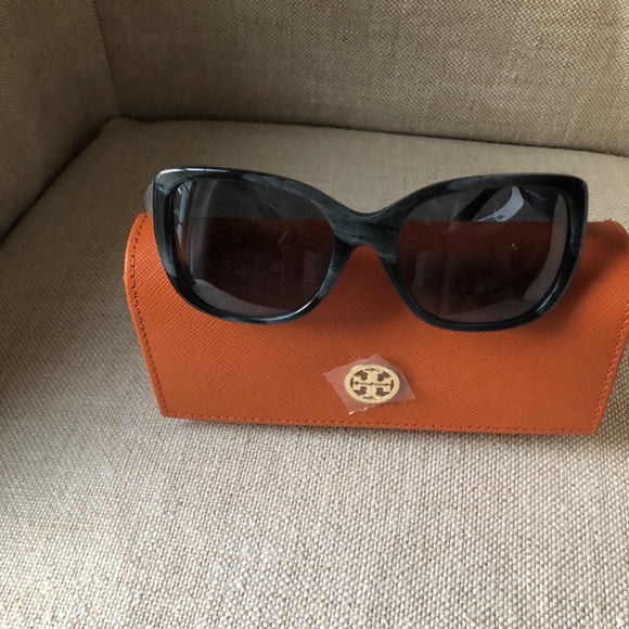 Tory Burch Accessories | Tory Burch Sunglasses | Poshmark M_5abf81f96bf5a634e89c3100